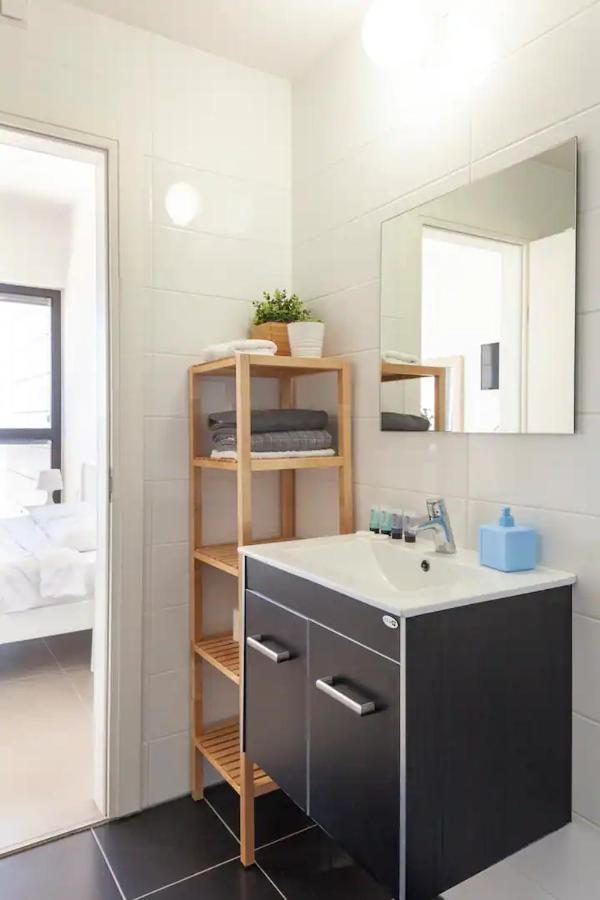 Oַ&O Group- Luxury Apt Tower Best Sea View Bat Jam Exteriér fotografie
