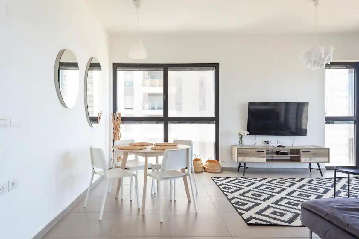 Oַ&O Group- Luxury Apt Tower Best Sea View Bat Jam Exteriér fotografie